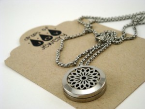 drops-of-joy-22-diffuser-necklace