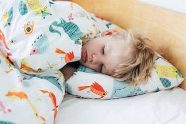 helping children sleep better with essential oils